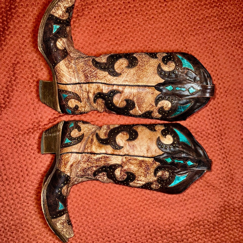 Corral Brown and Blue Decor Accents